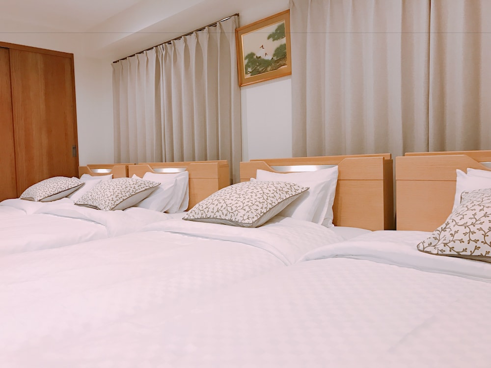 スタンダード ファミリールーム (シングルベット2 台、セミダブルベット2台) 客室13 | さらんばん