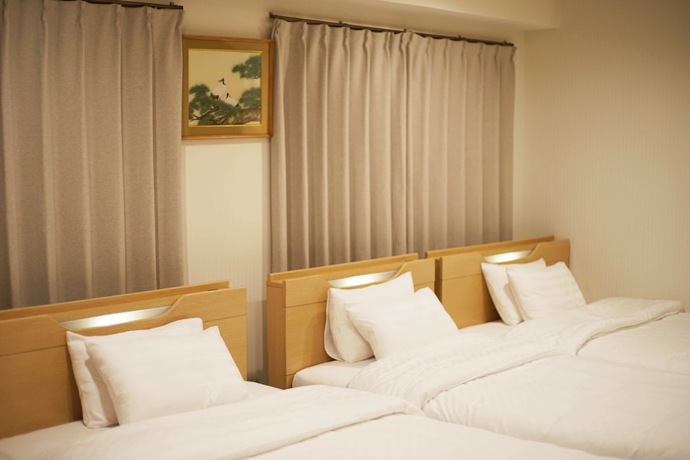 スタンダード ファミリールーム (シングルベット2 台、セミダブルベット2台) 客室8 | さらんばん