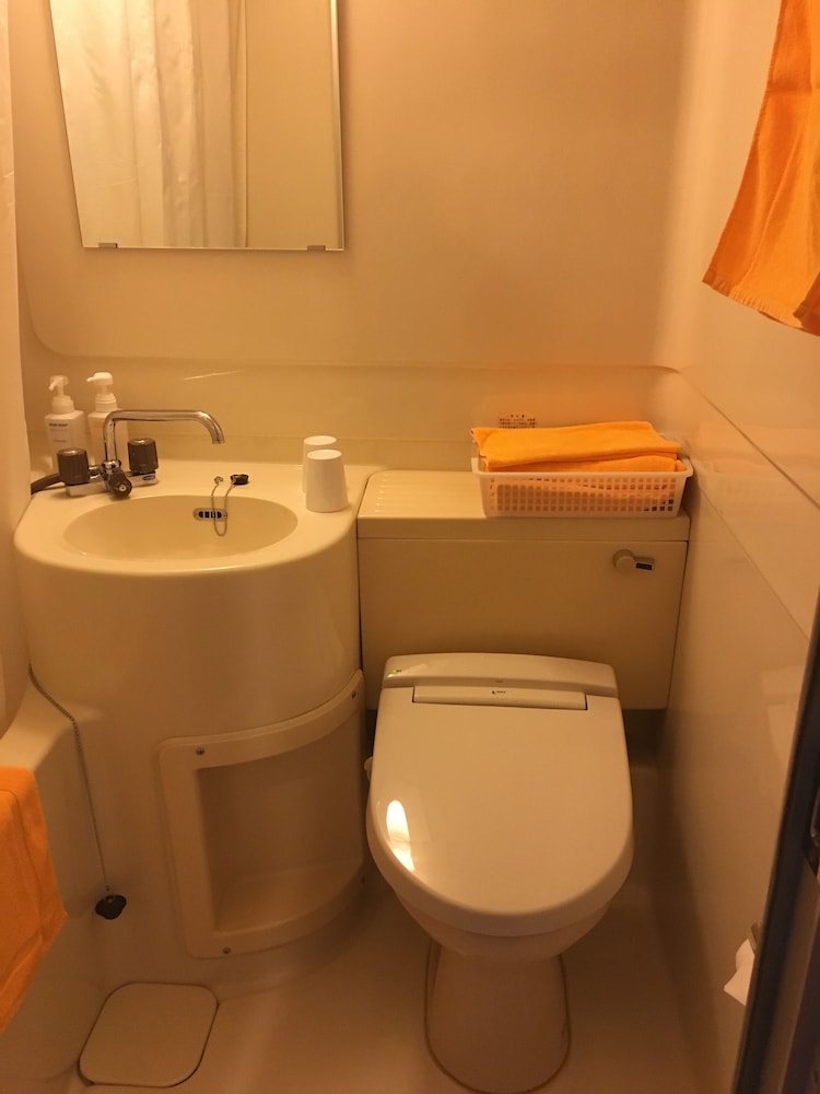 4 人部屋 禁煙 バスルーム1 | 白馬ホテルパイプのけむり