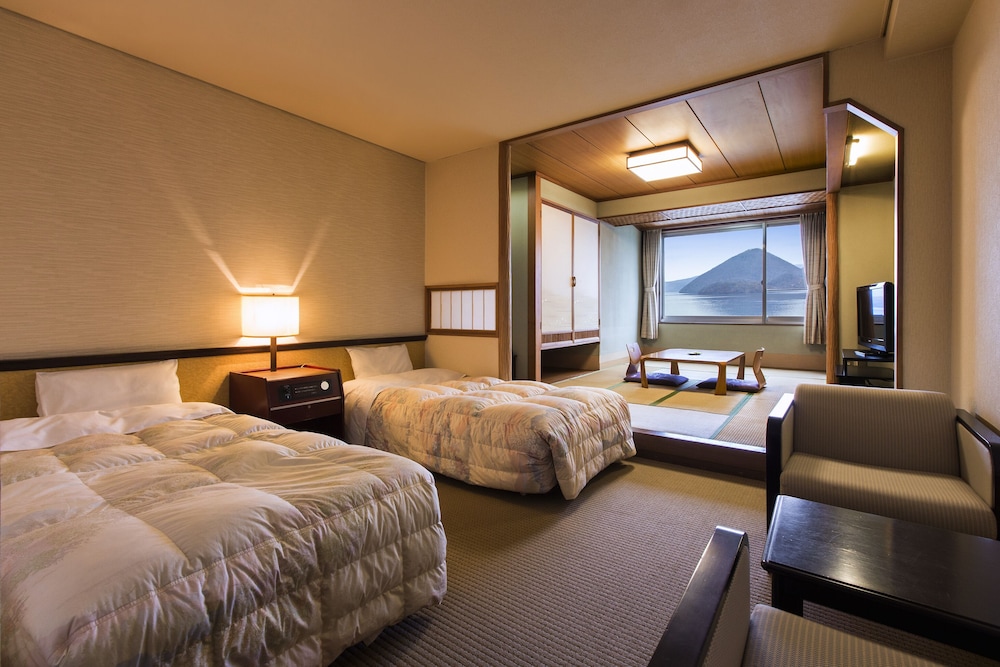 Japanese and Western room, Lake View(buffet) | 洞爺 湖畔亭