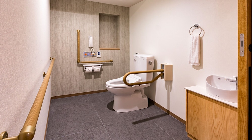 ユニバーサルスイートルーム 客室3 | きたゆざわ 森のソラニワ