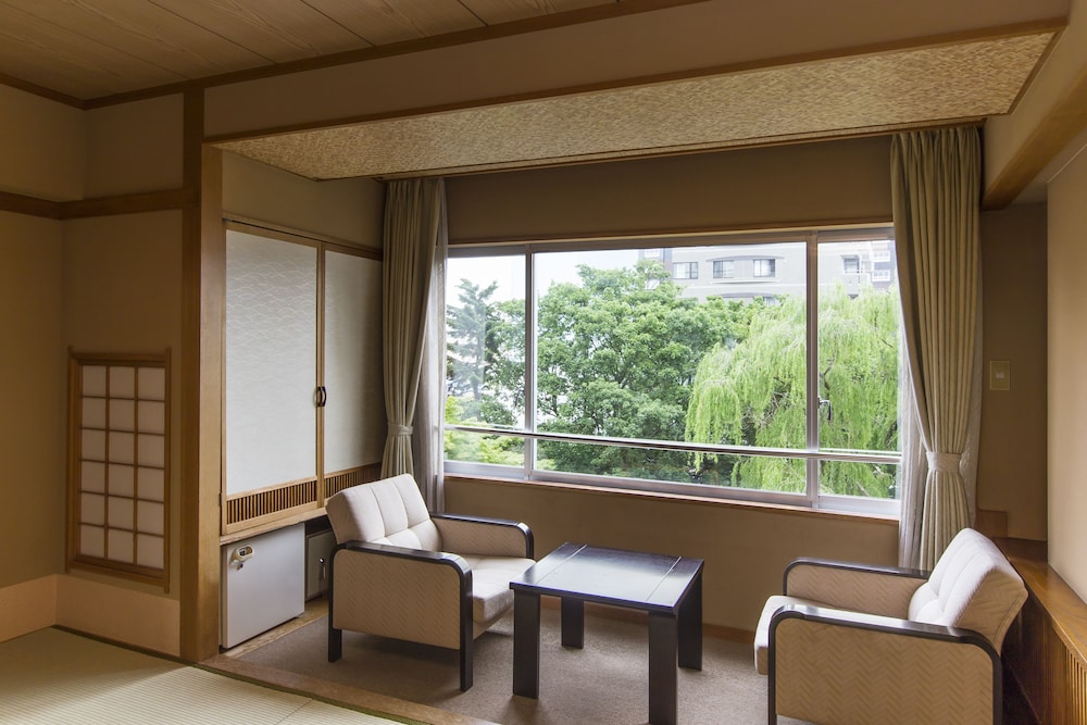 和室 12畳 禁煙 リビング エリア0 | 湯元 啄木亭