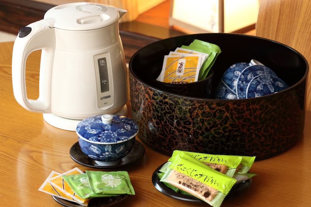 和室 12畳 禁煙 客室の設備とサービス0 | 湯元 啄木亭