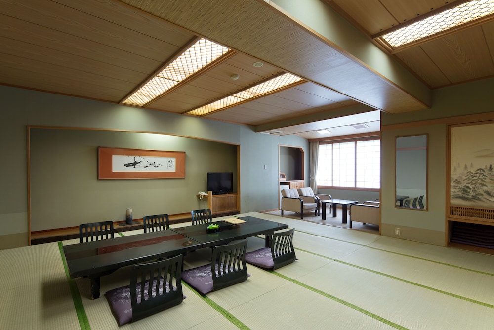 大部屋 禁煙 客室1 | 登別 石水亭