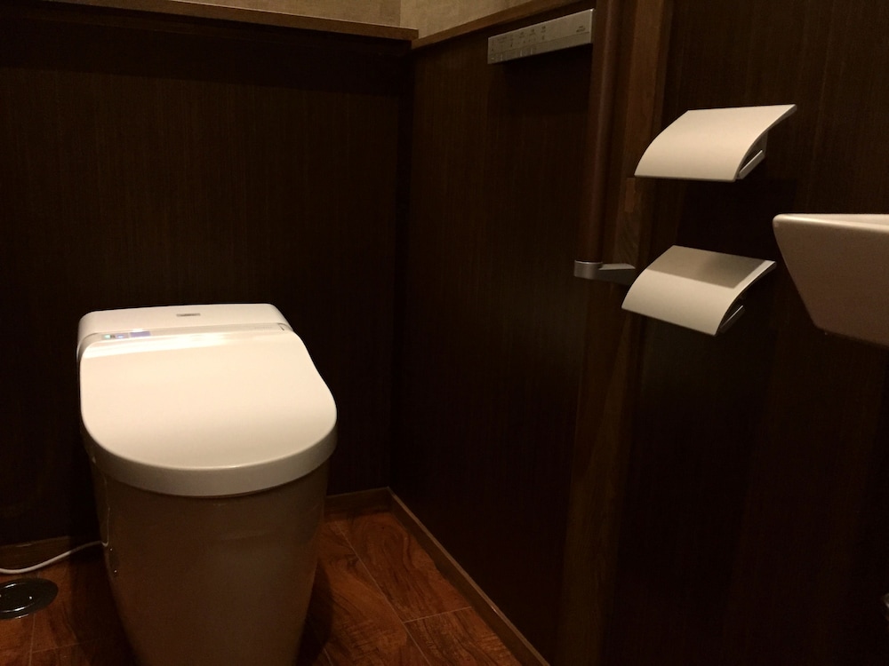 銀朱(京町屋ツイン風和室) バスルーム1 | 京小宿 室町 ゆとね