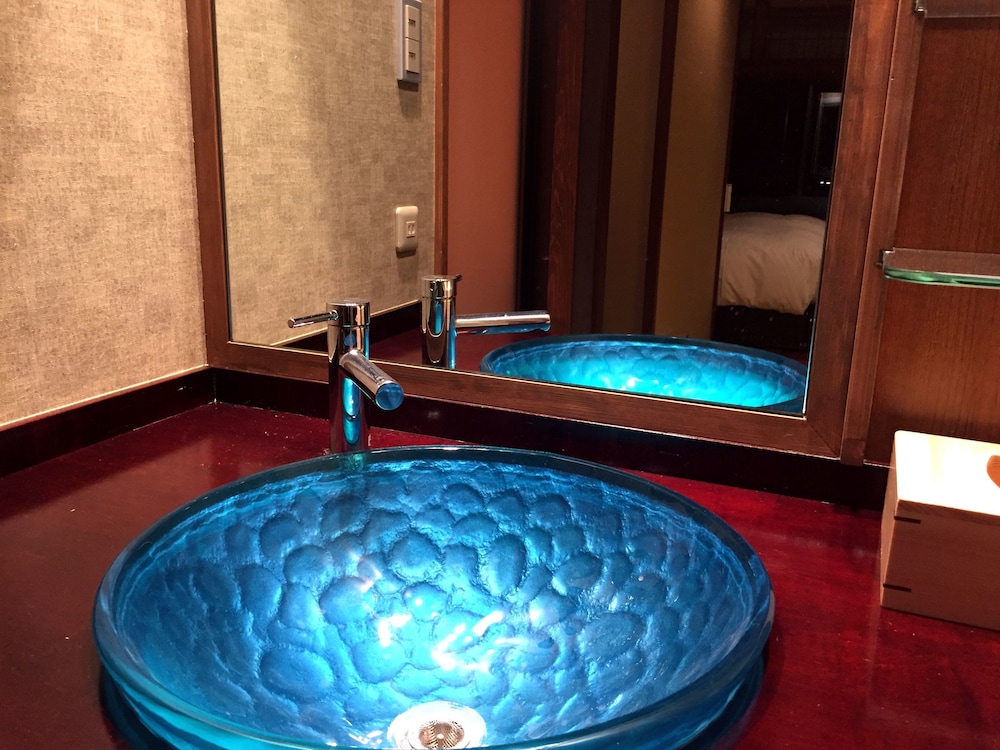 銀朱(京町屋ツイン風和室) バスルーム0 | 京小宿 室町 ゆとね