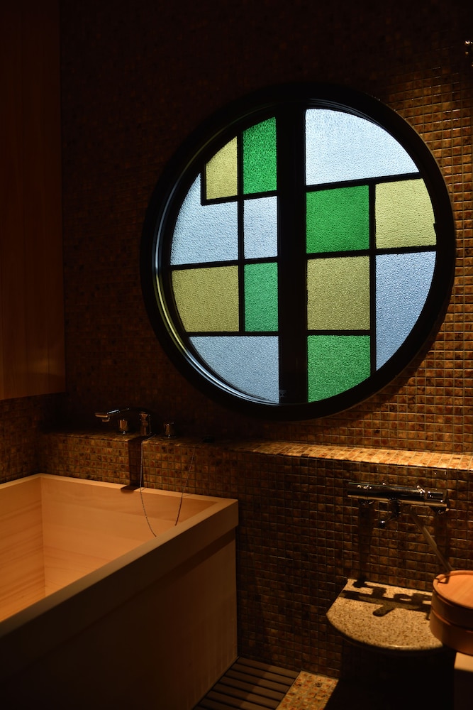 瑠璃（京町屋ダブルベッド和室） バスルーム0 | 京小宿 室町 ゆとね