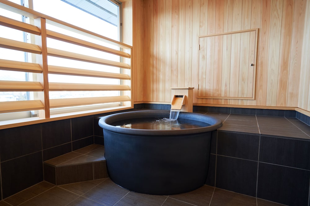 [バリアフリー] 温泉付き客室 禁煙 バスルーム1 | 天童ホテル