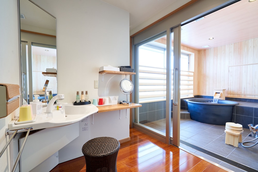 [バリアフリー] 温泉付き客室 禁煙 バスルーム0 | 天童ホテル