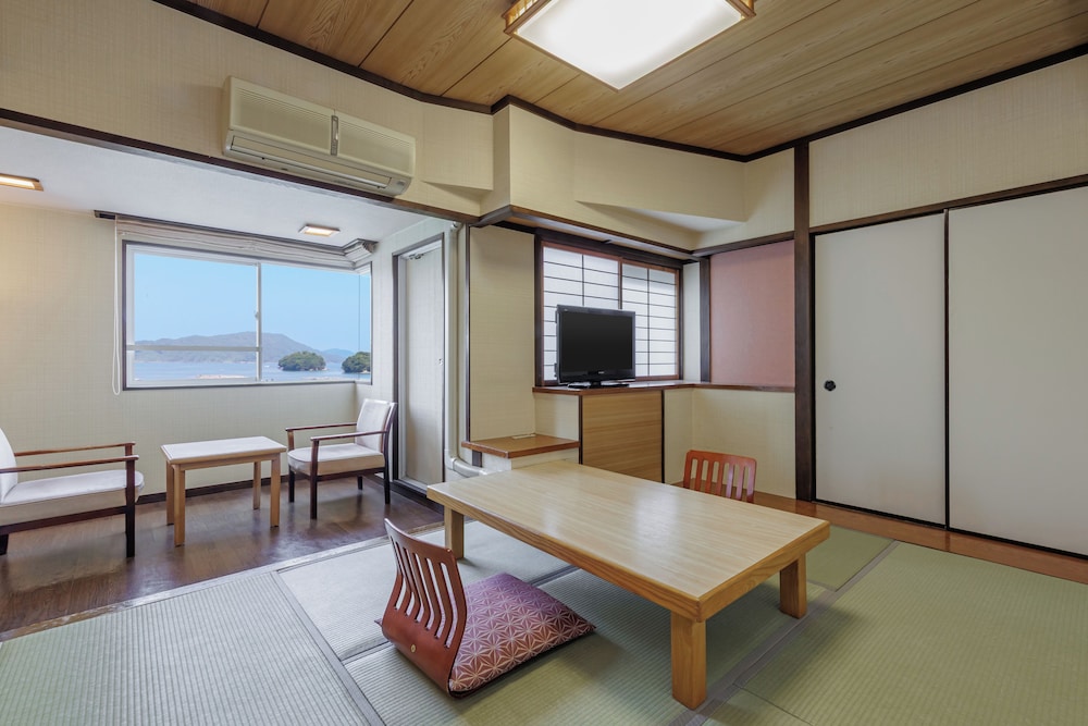 【オーシャンビュー】和室6畳（禁煙） 客室2 | わんわんパラダイス 鳥羽