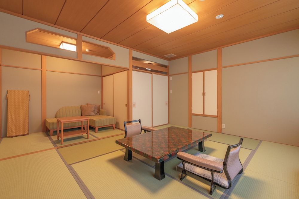 [2階純和室] 源泉掛流し露天風呂+個別庭園 客室2 | 奈良偲の里 玉翠 (6 歳以上)