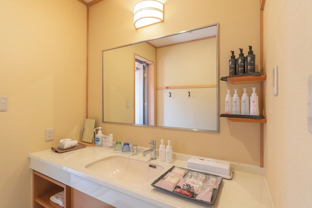 [2階純和室] 源泉掛流し露天風呂+個別庭園 バスルーム6 | 奈良偲の里 玉翠 (6 歳以上)