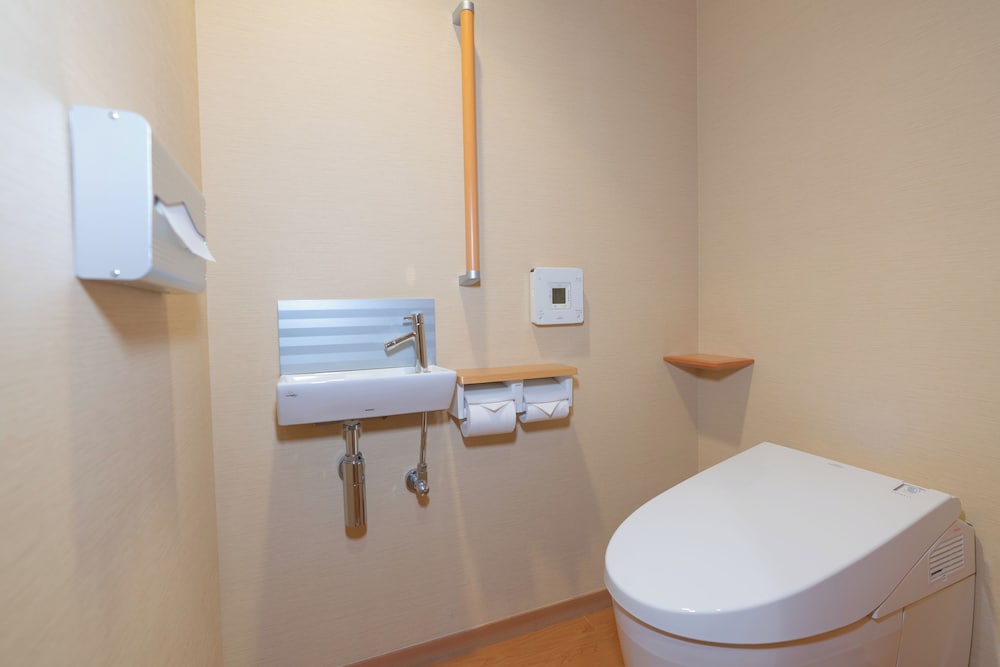 【和風庭園一望 1階足湯付和洋室 テラス付】源泉内風呂 客室の設備とサービス0 | 奈良偲の里 玉翠 (6 歳以上)