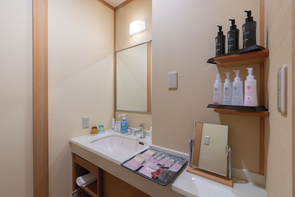 [2階和室] 源泉掛流し露天風呂+半露天風呂+個別庭園 バスルーム1 | 奈良偲の里 玉翠 (6 歳以上)