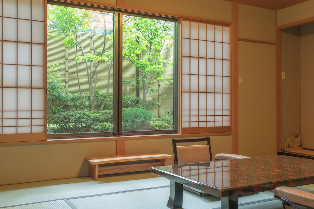 [2階純和室] 源泉掛流し露天風呂+個別庭園 バルコニーからの眺望0 | 奈良偲の里 玉翠 (6 歳以上)