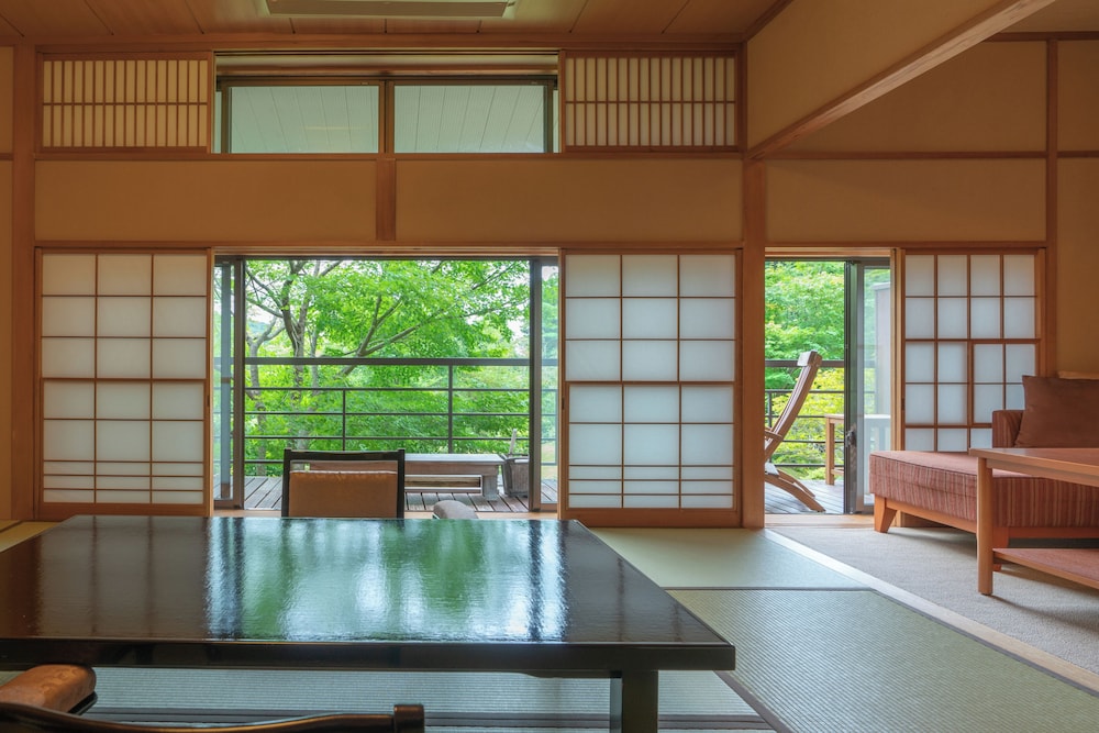 【和風庭園一望 1階足湯付和洋室 テラス付】源泉内風呂 バルコニーからの眺望0 | 奈良偲の里 玉翠 (6 歳以上)