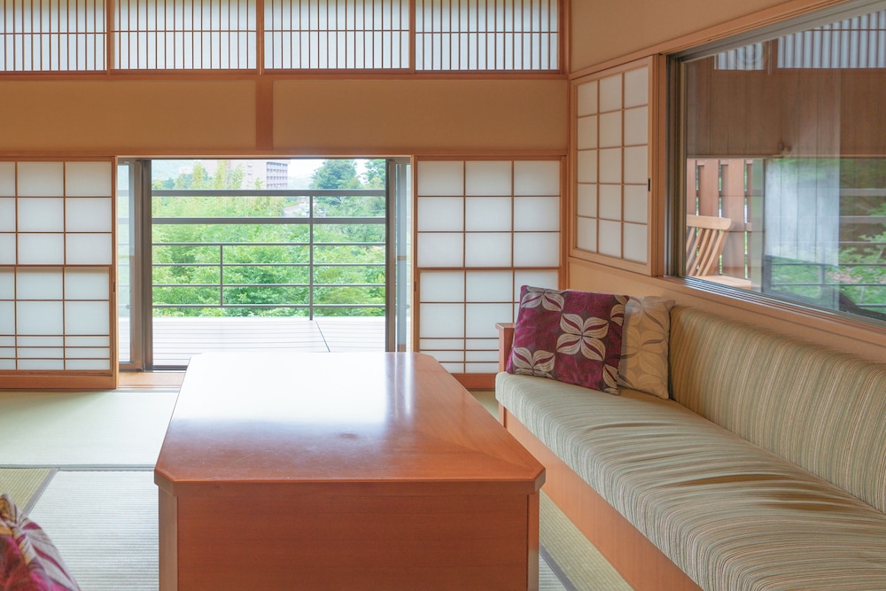 【和風庭園一望 2階和洋室 テラス付】源泉掛流し半露天風呂 バルコニーからの眺望0 | 奈良偲の里 玉翠 (6 歳以上)