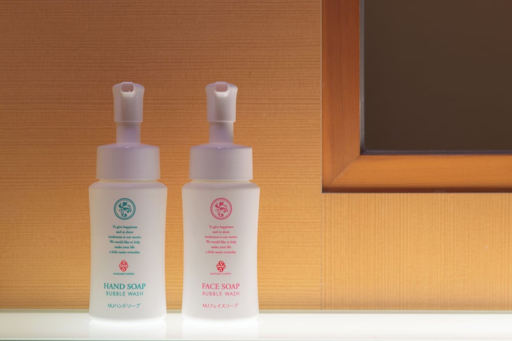 【和風庭園一望 1階足湯付和洋室 テラス付】源泉内風呂 客室の設備とサービス1 | 奈良偲の里 玉翠 (6 歳以上)