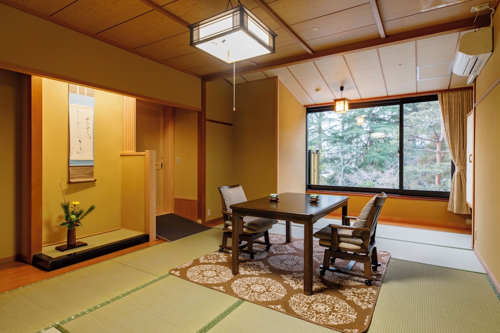 コンフォート ルーム 禁煙 ガーデンビュー 客室1 | 辰口温泉 まつさき