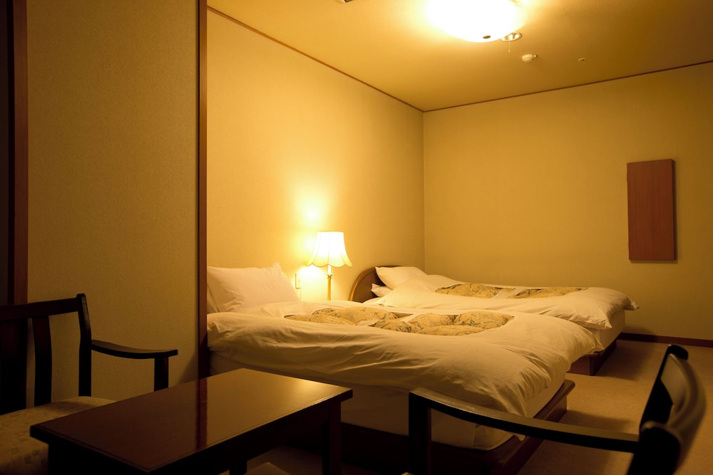 スタンダード ルーム 禁煙 コートヤードビュー 客室1 | 辰口温泉 まつさき