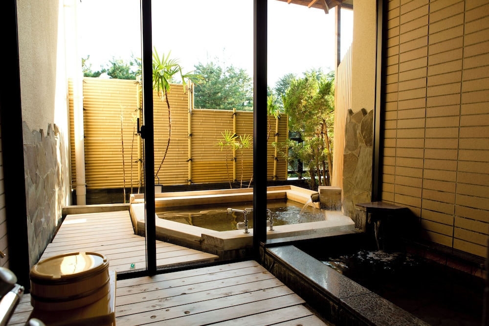 デラックス ルーム 禁煙 ガーデンビュー バスルーム0 | 辰口温泉 まつさき