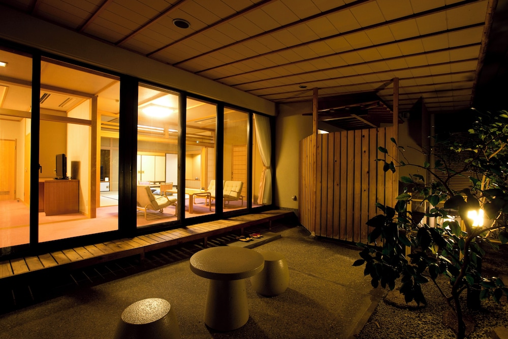 デラックス ルーム 禁煙 ガーデンビュー ベランダ0 | 辰口温泉 まつさき