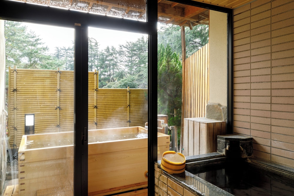 デラックス ルーム 禁煙 ガーデンビュー バスルーム0 | 辰口温泉 まつさき