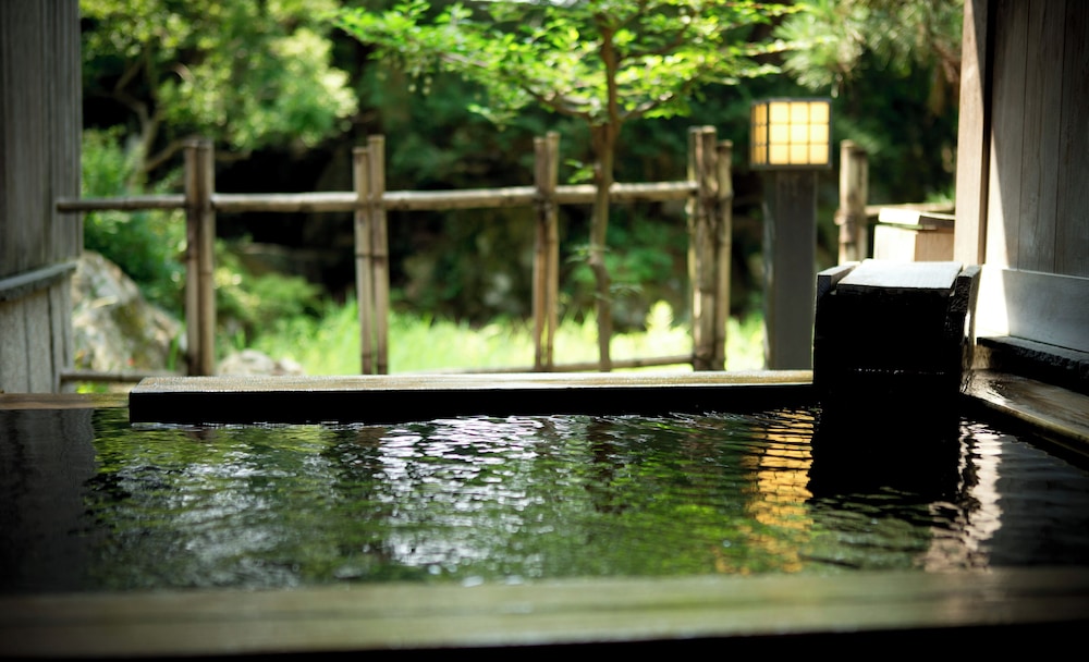 トラディショナル ルーム 禁煙 コートヤードビュー バスルーム0 | 辰口温泉 まつさき