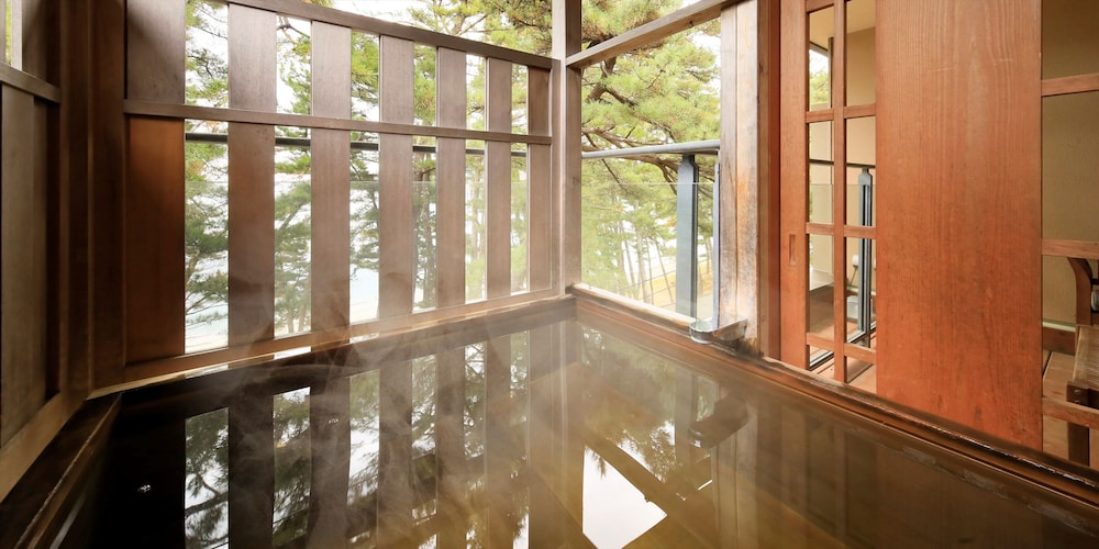 露天風呂付　和洋特別室 バスルーム0 | 浜辺の料理宿 宝来館