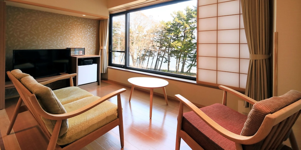 デラックス ルーム | 浜辺の料理宿 宝来館