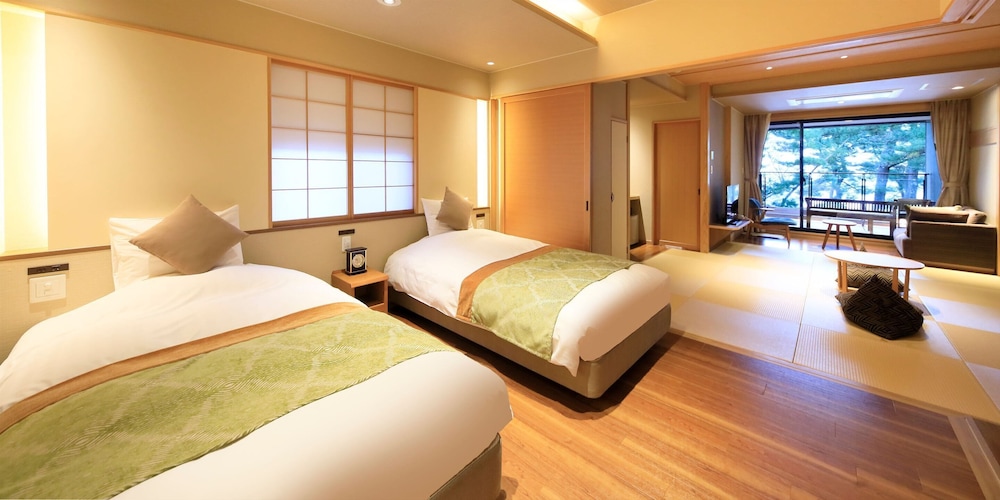 露天風呂付　和洋特別室 | 浜辺の料理宿 宝来館