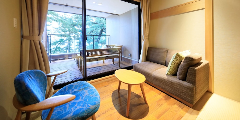 露天風呂付　和洋特別室 客室4 | 浜辺の料理宿 宝来館