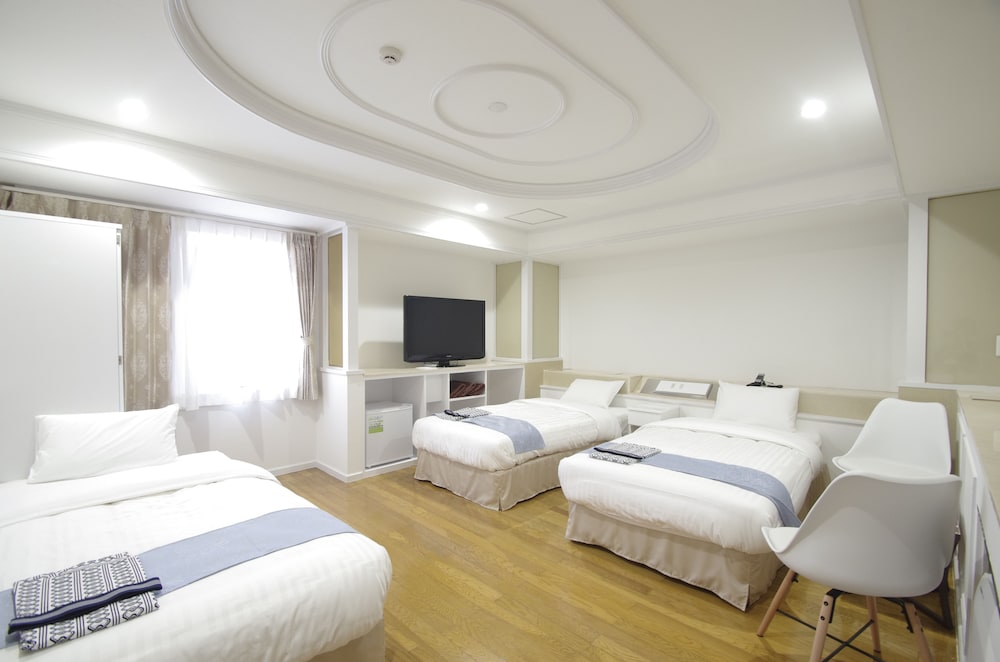 [Fully Flexible]デラックストリプル禁煙 客室1 | ホテル アイマーレ 横浜伊勢佐木町