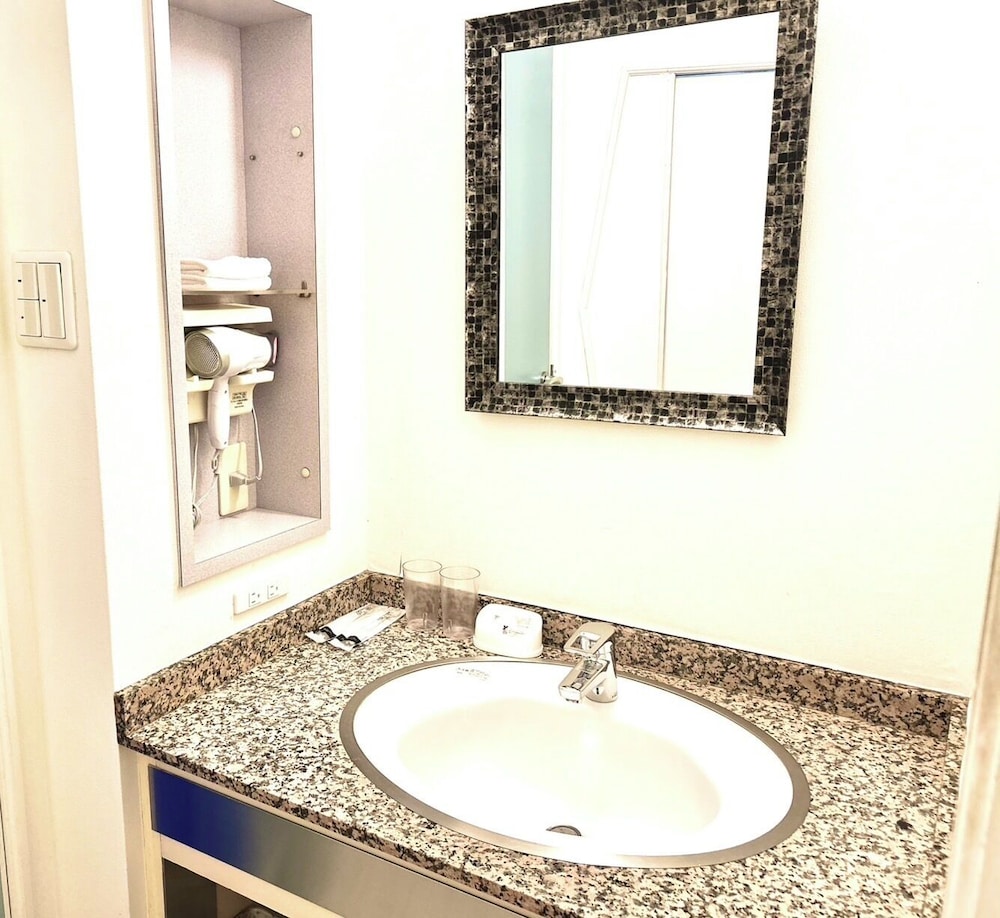 [Fully Flexible]スーペリアツイン禁煙 客室2 | ホテル アイマーレ 横浜伊勢佐木町