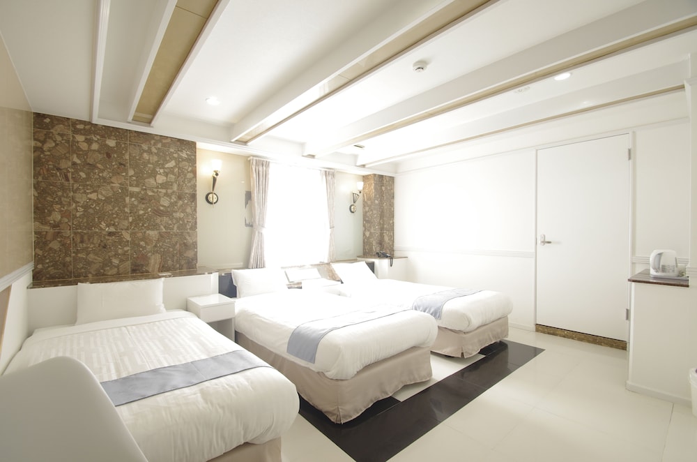 [Fully Flexible]デラックストリプル禁煙 客室2 | ホテル アイマーレ 横浜伊勢佐木町