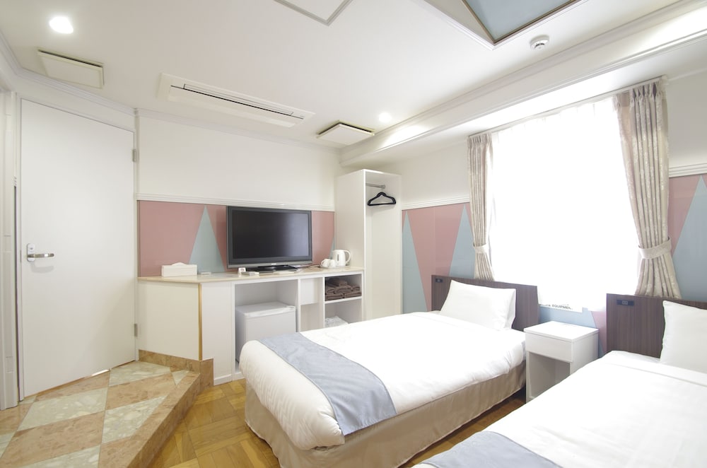 [Fully Flexible]デラックストリプル禁煙 客室6 | ホテル アイマーレ 横浜伊勢佐木町