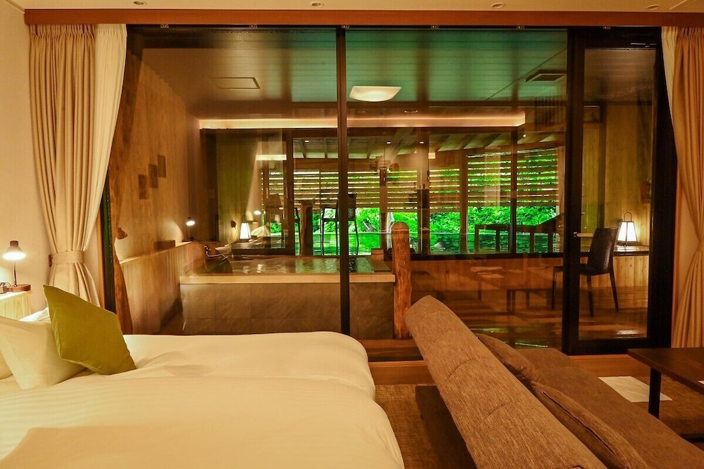 11号室【半露天風呂付】渓流沿い広々テラス付スイート◆58㎡ | くつろぎ宿 新滝