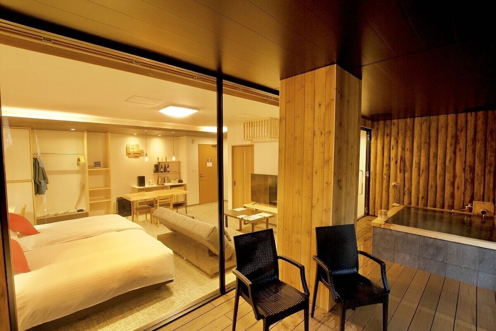 12号室【半露天風呂付】渓流沿いテラス付スイート◆58㎡ 客室0 | くつろぎ宿 新滝