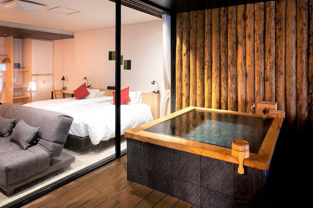 11号室【半露天風呂付】渓流沿い広々テラス付スイート◆58㎡ バスルーム0 | くつろぎ宿 新滝