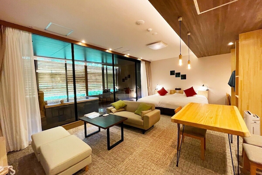 13号室【半露天風呂付】渓流沿い広々角部屋スイート◆62㎡ | くつろぎ宿 新滝