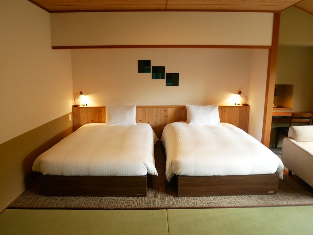 【渓流側和ベッド】別館◆2ベット セパレートバス・トイレ付 客室1 | 湯瀬ホテル