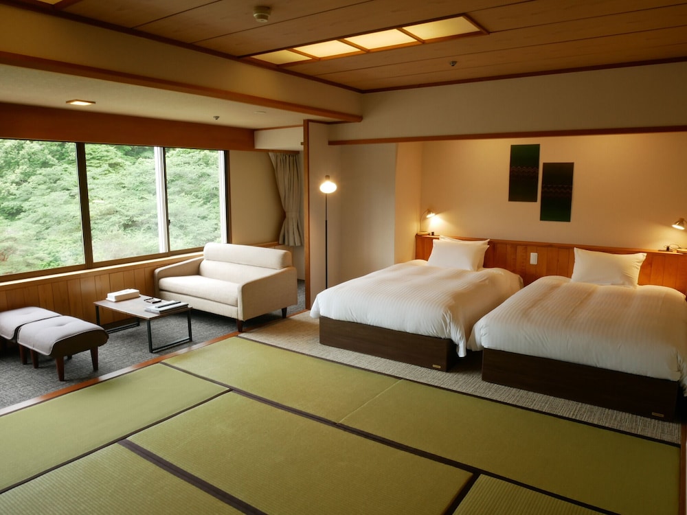 【高層階和ベッド】本館◆2ベッド セパレートバス・トイレ付 | 湯瀬ホテル