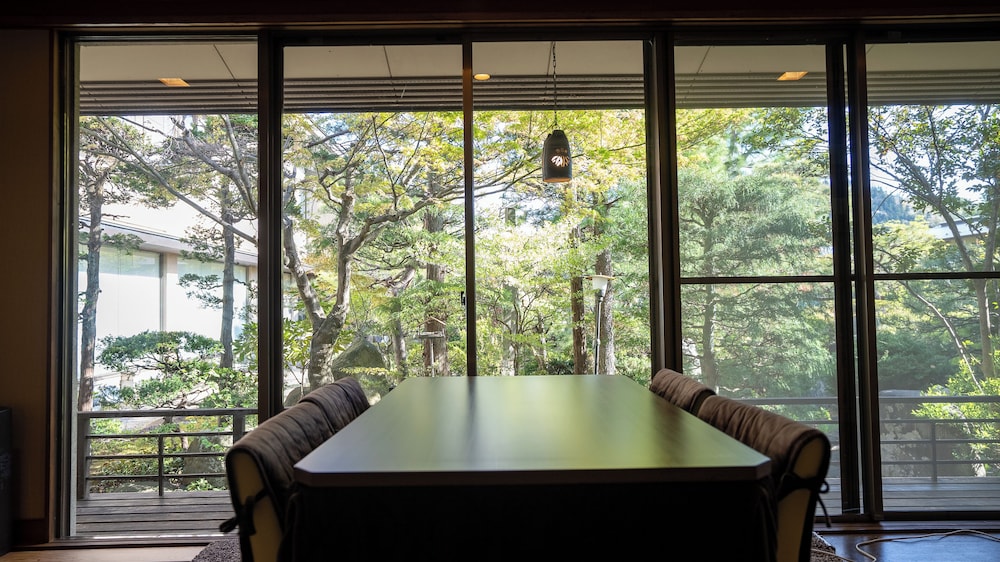 和風モダン テラス / パティオ1 | 天童温泉 ほほえみの空湯舟つるや