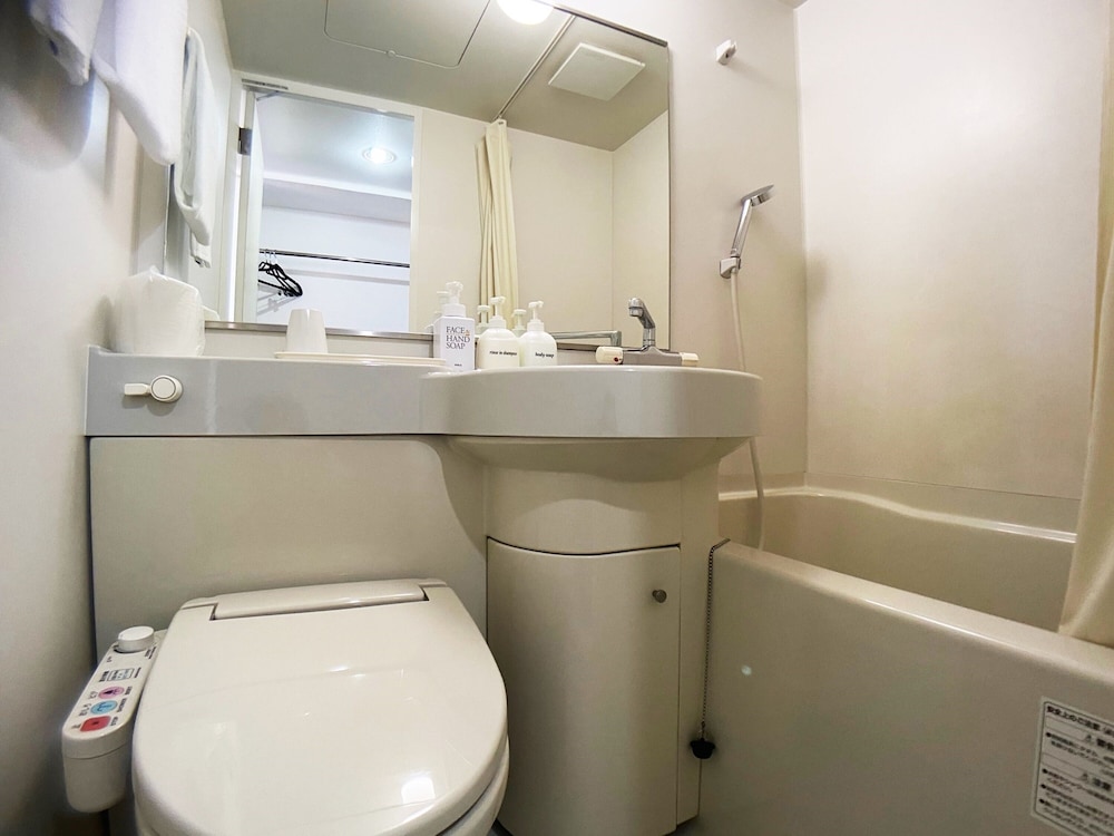 スタンダード ツインルーム シングルベッド 2 台 禁煙 バスルーム1 | ハイセットホテル静岡インター