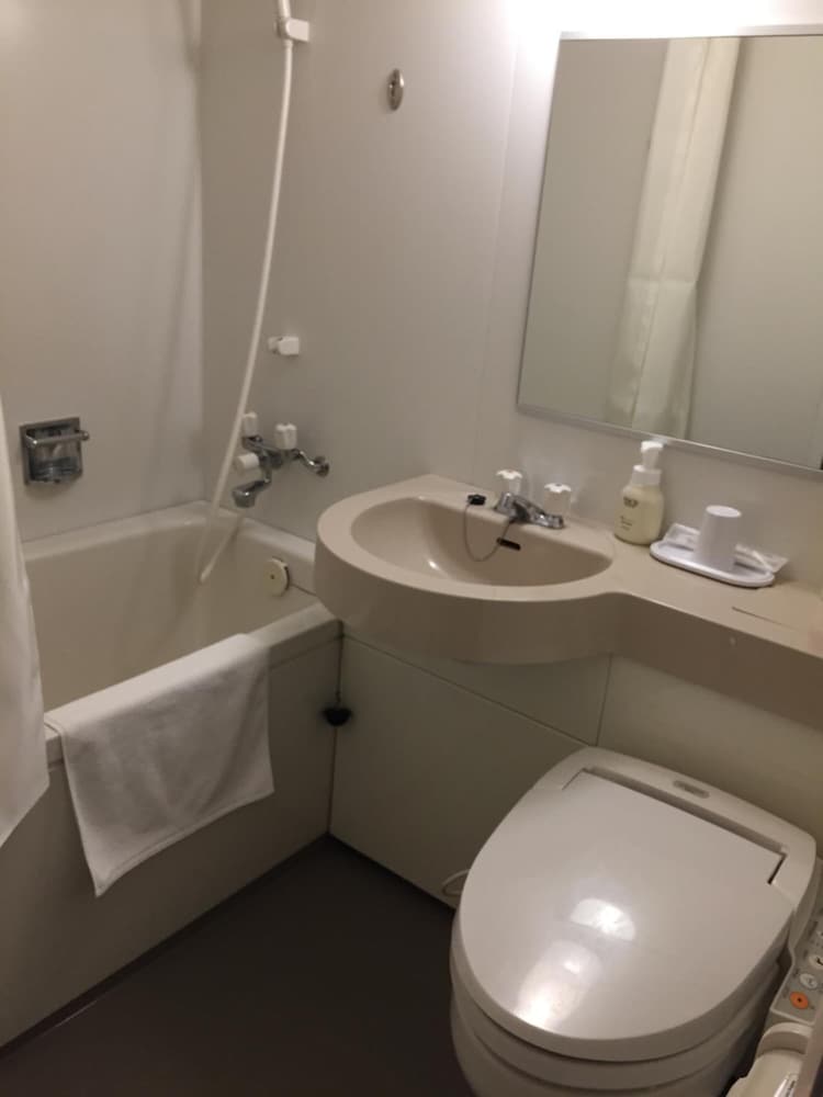 スタンダード ダブルルーム 禁煙 バスルーム2 | ホテルクラウンヒルズ山形