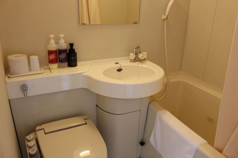 セミダブルルーム 喫煙可 バスルーム1 | ホテル東広島ヒルズ 西条店