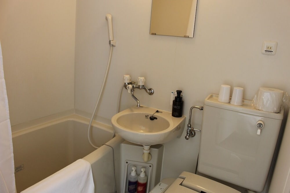 ツインルーム 喫煙可 (A) バスルーム1 | ホテル東広島ヒルズ 西条店