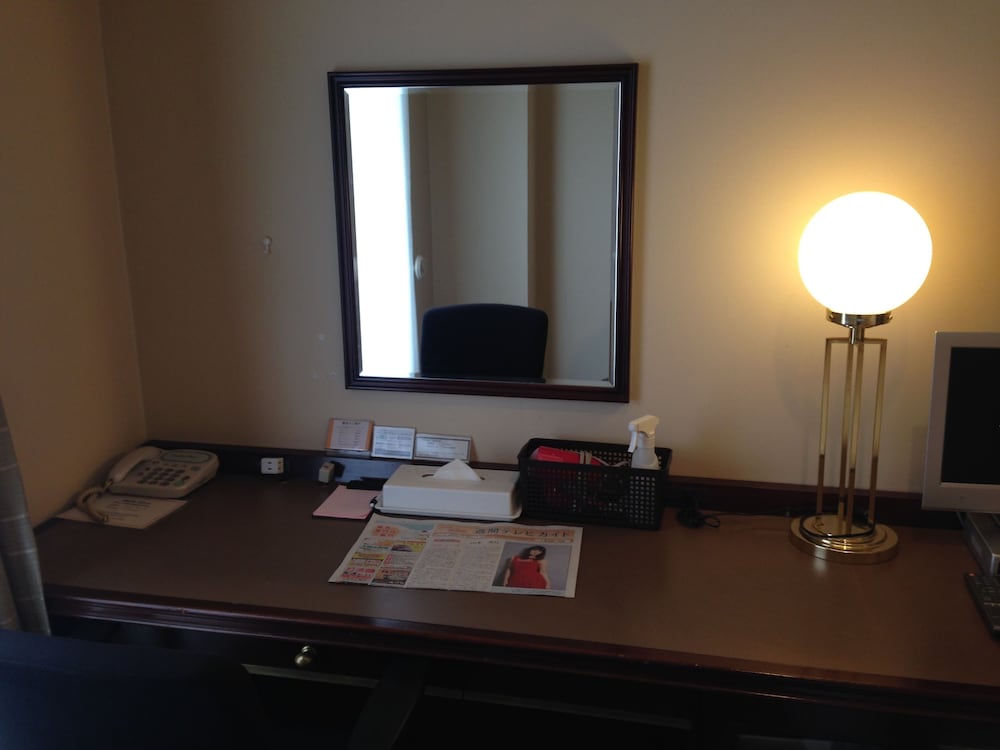 セミダブルルーム 喫煙 客室2 | クレストンホテル