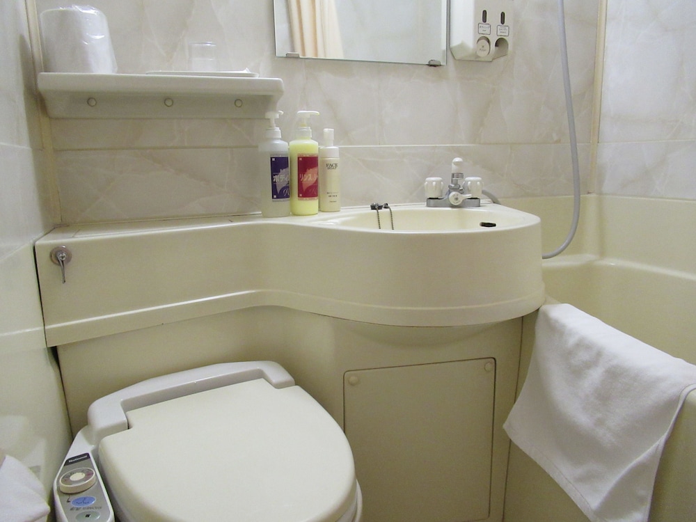 ツインルーム 禁煙 バスルーム1 | ホテルクラウンヒルズ熊本