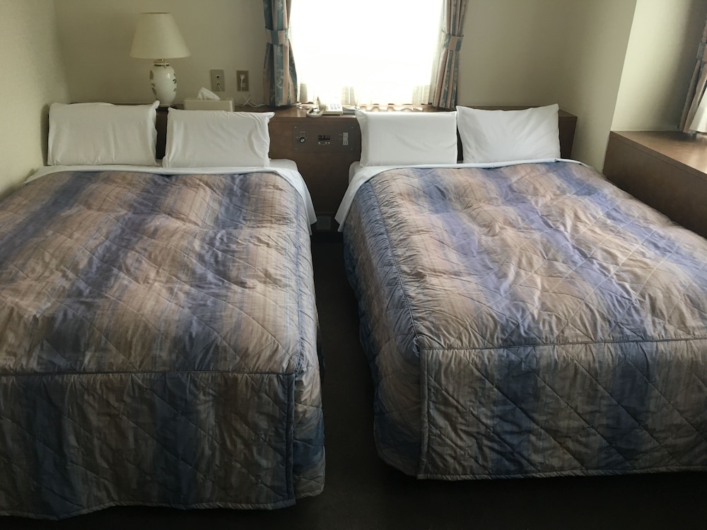 客室1 | ホテルクラウンヒルズ松山